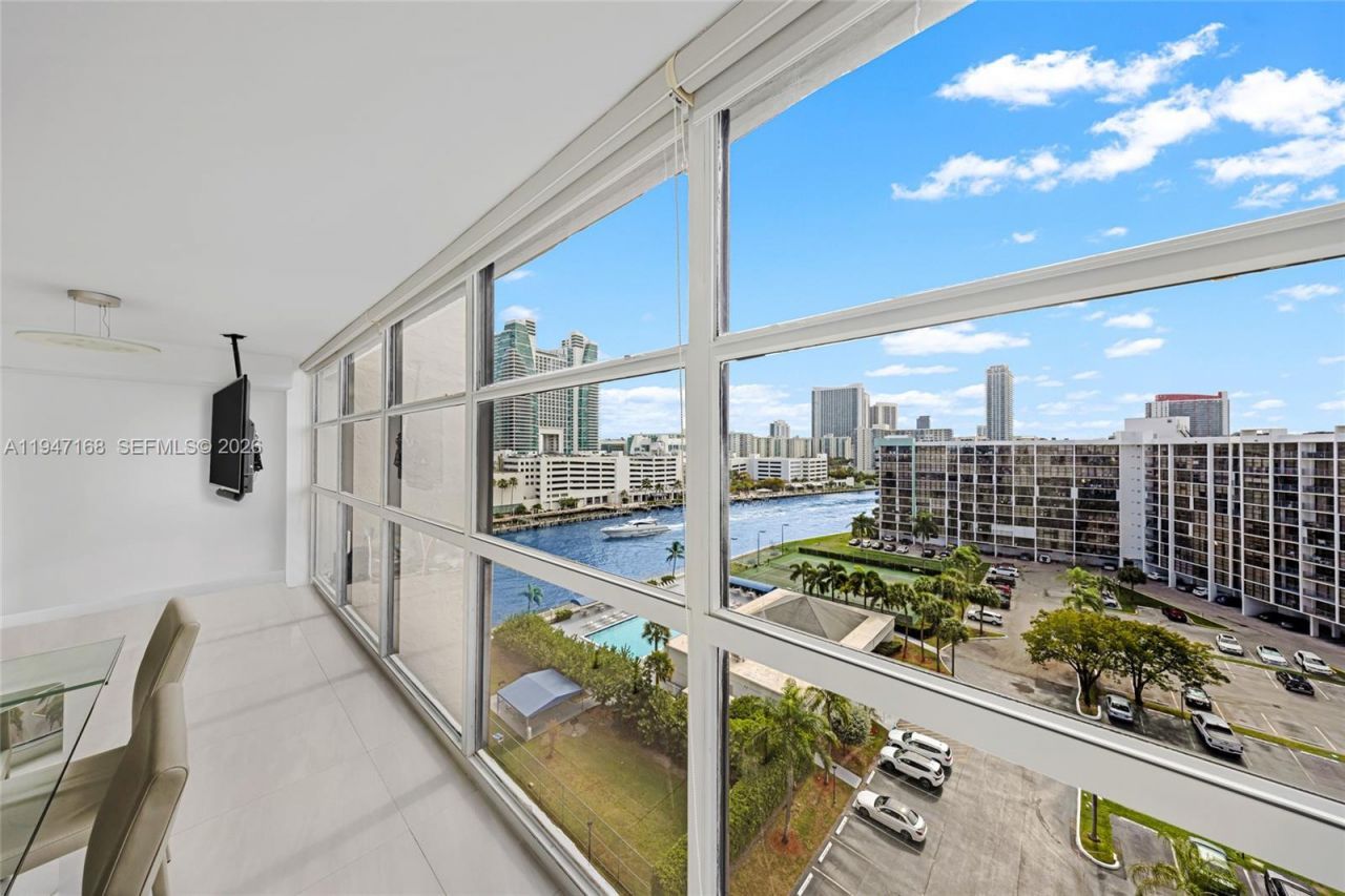 600 Parkview Dr, Unit 1114, Hallandale Beach, FL 33009 Photo