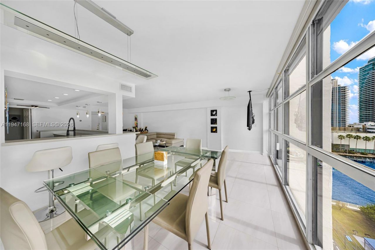 600 Parkview Dr, Unit 1114, Hallandale Beach, FL 33009 Photo