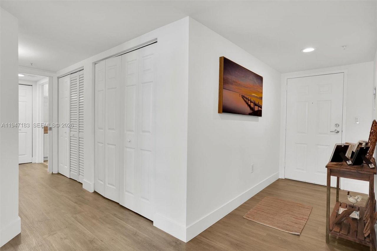 1155 Brickell Bay Dr , Unit 1702, Miami, FL 33131 Photo