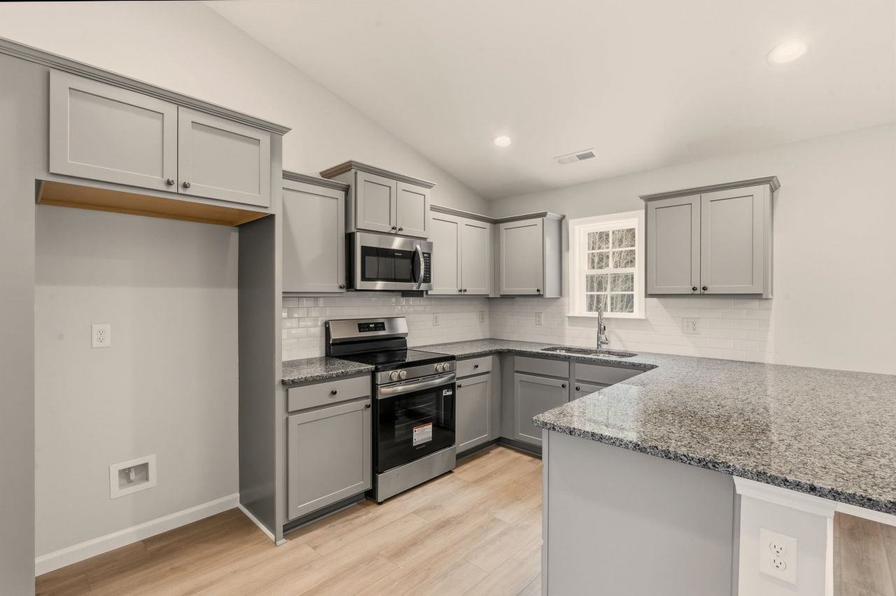 180 Gray Owl Dr. Photo 6