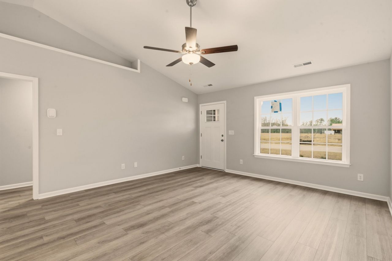 180 Gray Owl Dr. Photo 8