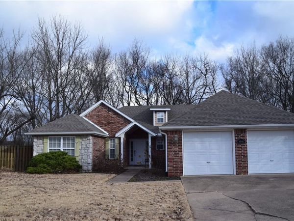 4946 W Waverly Road, Fayetteville, AR 72704