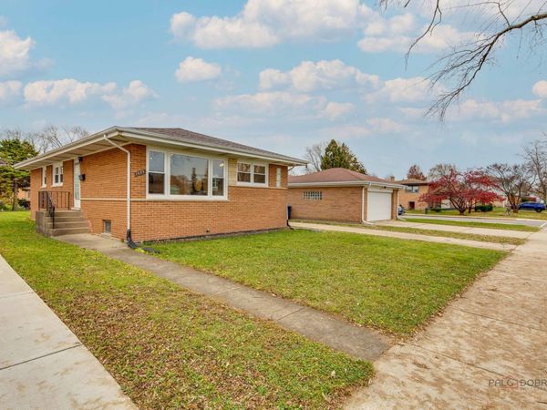 1689 S Elm Street, Des Plaines, IL 60018