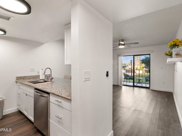 3033 E DEVONSHIRE Avenue, Unit 1018, Phoenix, AZ 85016