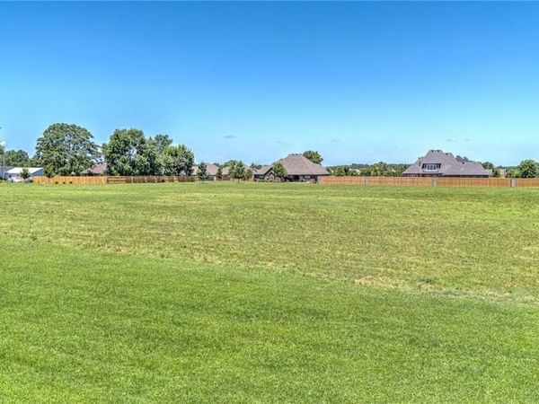 4008 Rolling Meadows Drive, Rogers, AR 72756