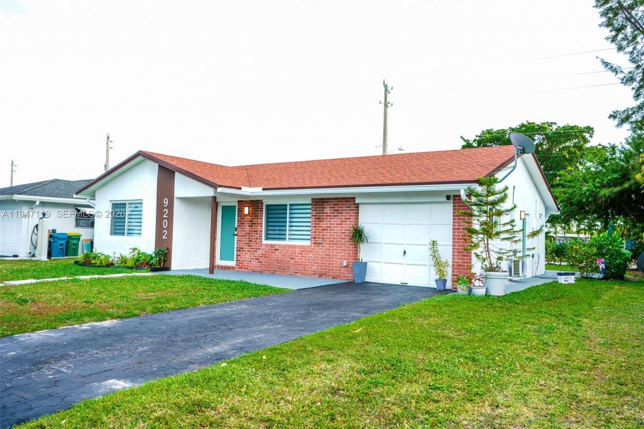 9202 NW 81st Ct, Tamarac, FL 33321 Photo