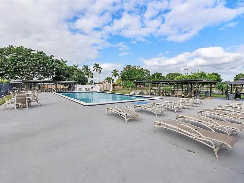 9202 NW 81st Ct, Tamarac, FL 33321 Photo