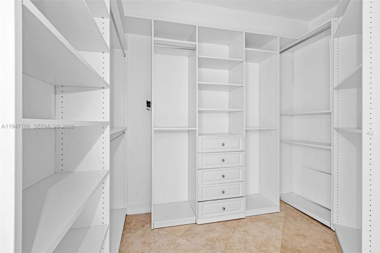 19900 E Country Club Dr , Unit 502, Aventura, FL 33180 Photo