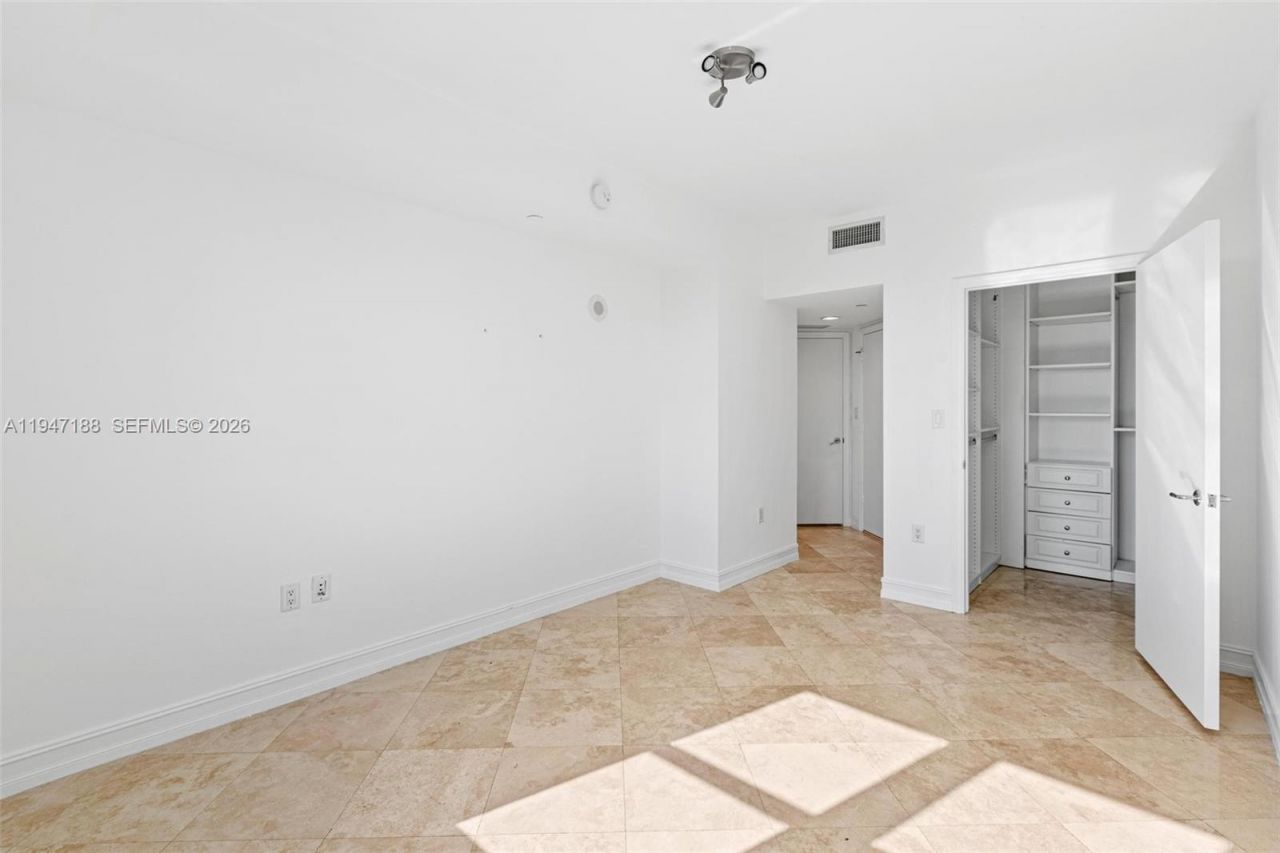 19900 E Country Club Dr , Unit 502, Aventura, FL 33180 Photo