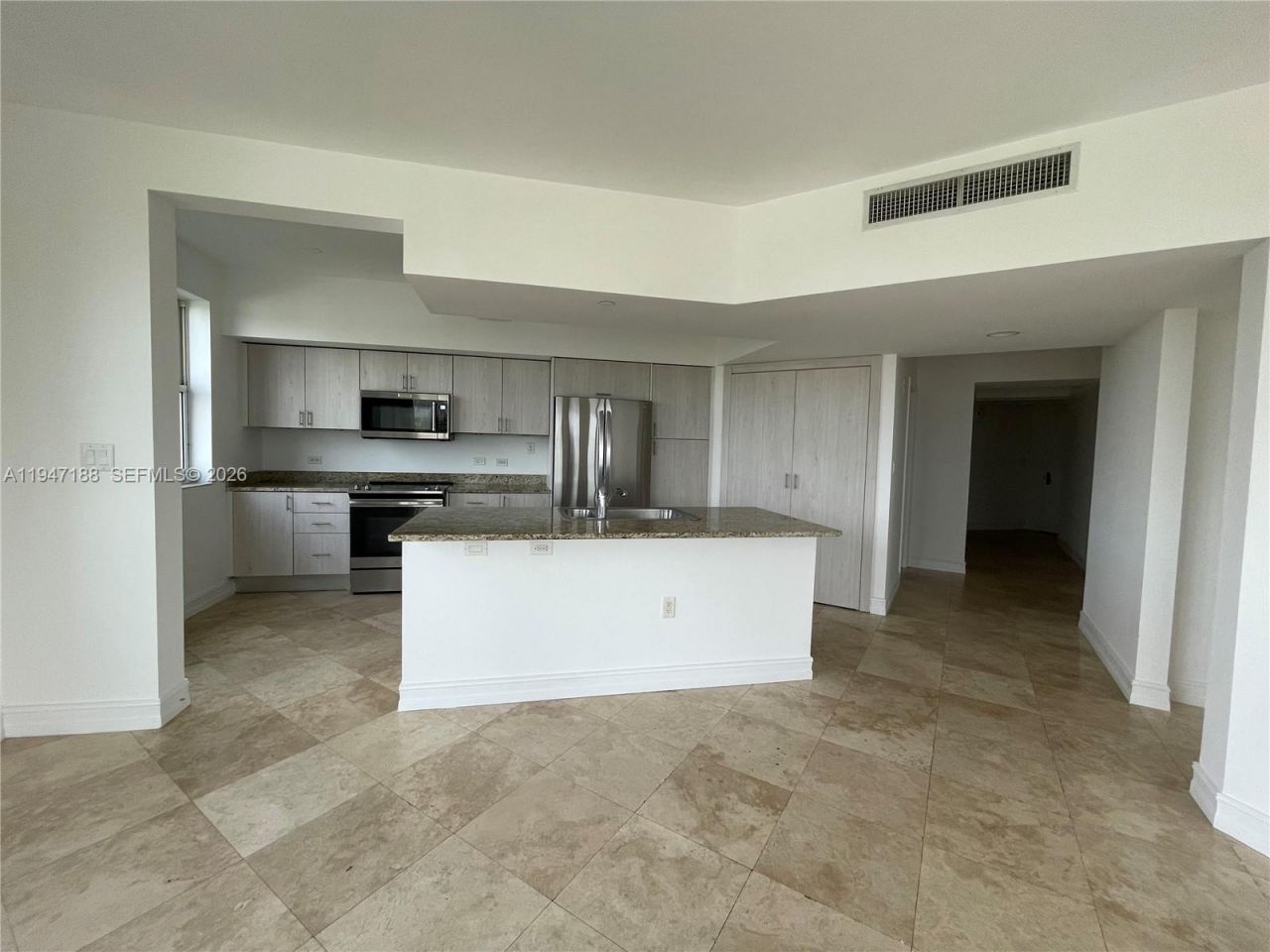 19900 E Country Club Dr , Unit 502, Aventura, FL 33180 Photo