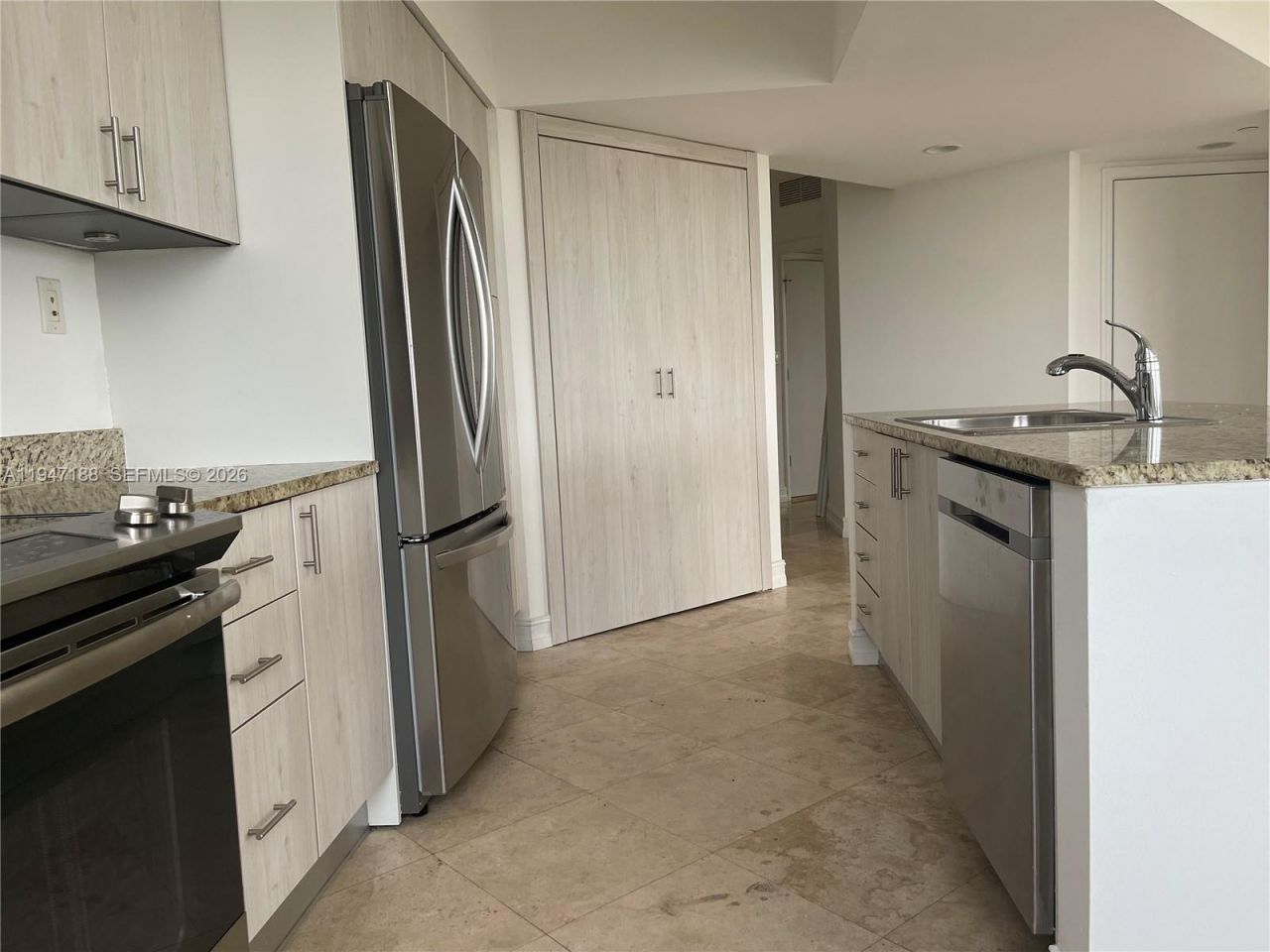 19900 E Country Club Dr , Unit 502, Aventura, FL 33180 Photo