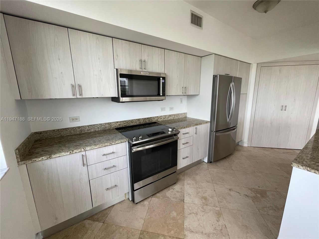 19900 E Country Club Dr , Unit 502, Aventura, FL 33180 Photo