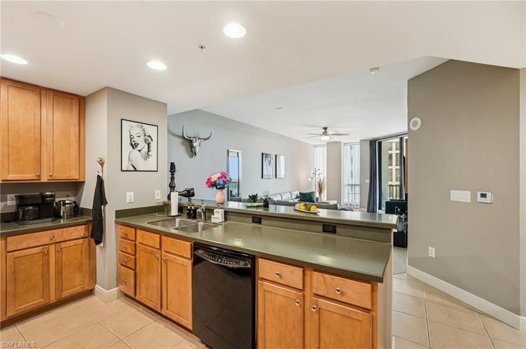 5781 Cape Harbour Dr, Unit 903, Cape Coral, FL 33914 Photo