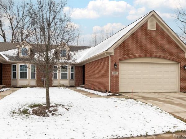 1925 Egret Pointe, Genoa Twp, MI 48843