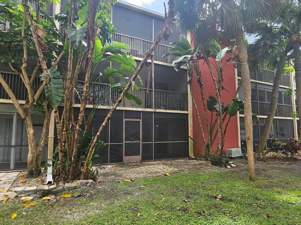 2214 S Cypress Bend Drive, Unit 105, Pompano Beach, FL 33069 Photo