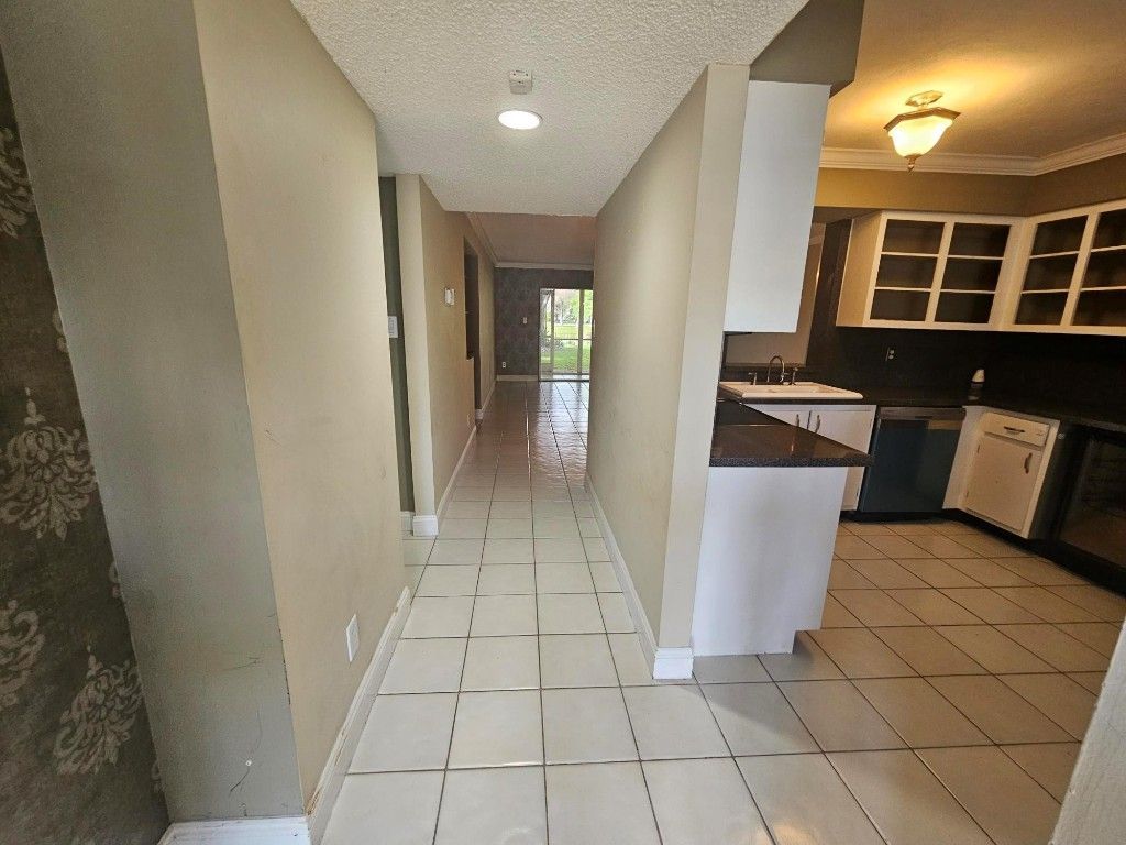 2214 S Cypress Bend Drive, Unit 105, Pompano Beach, FL 33069 Photo