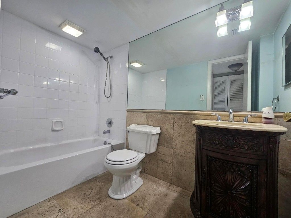 2214 S Cypress Bend Drive, Unit 105, Pompano Beach, FL 33069 Photo