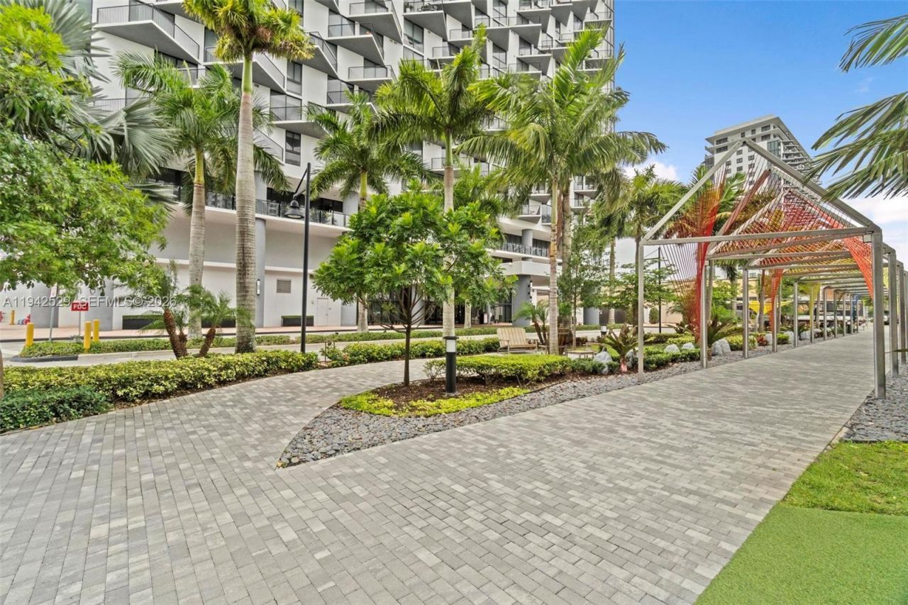 5252 NW 85th Ave, Unit 605, Doral, FL 33166 Photo