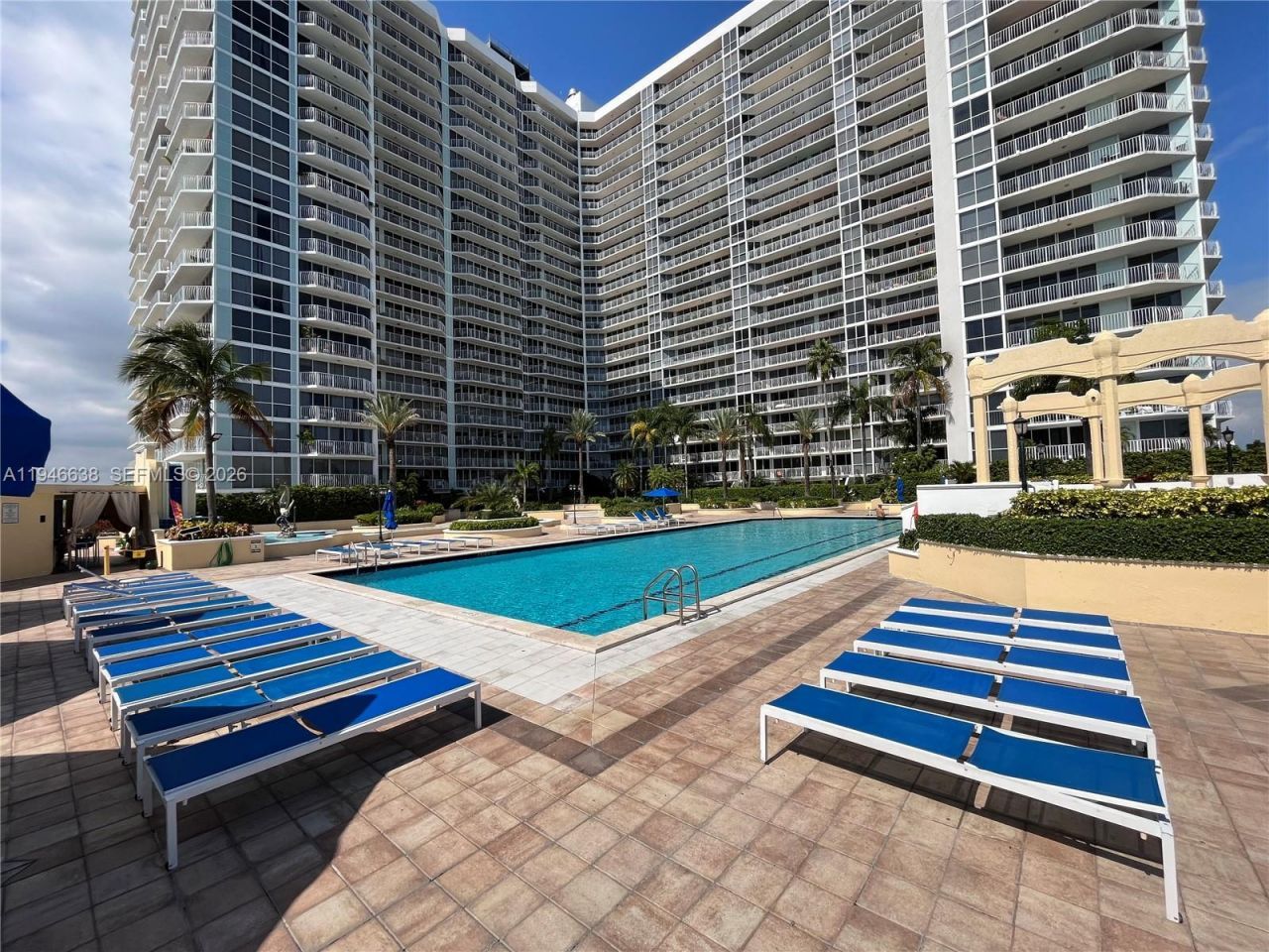 7601 E Treasure Dr, Unit 1604, North Bay Village, FL 33141 Photo