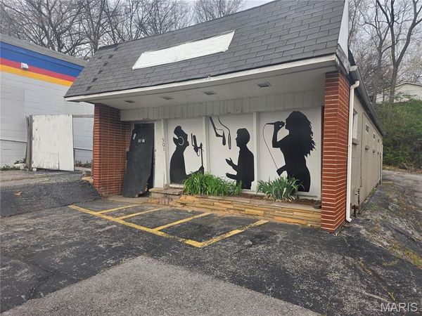 501 Airport Road, Ferguson, MO 63135