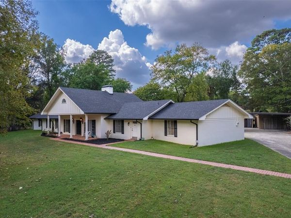 1010 S Williams Avenue, Mount Pleasant, TX 75455