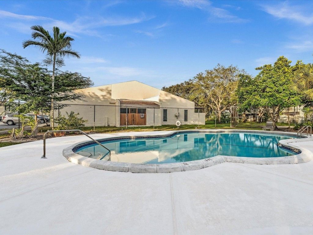 1381 NW 99th Ave, Unit 172, Pembroke Pines, FL 33024 Photo