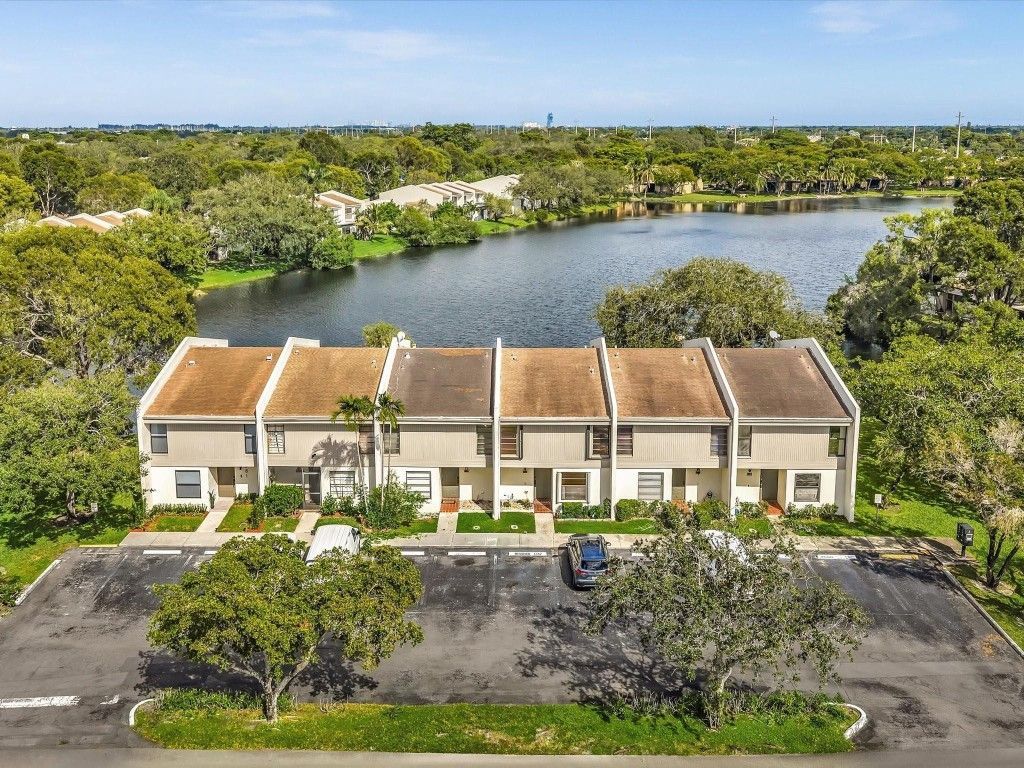 1381 NW 99th Ave, Unit 172, Pembroke Pines, FL 33024 Photo