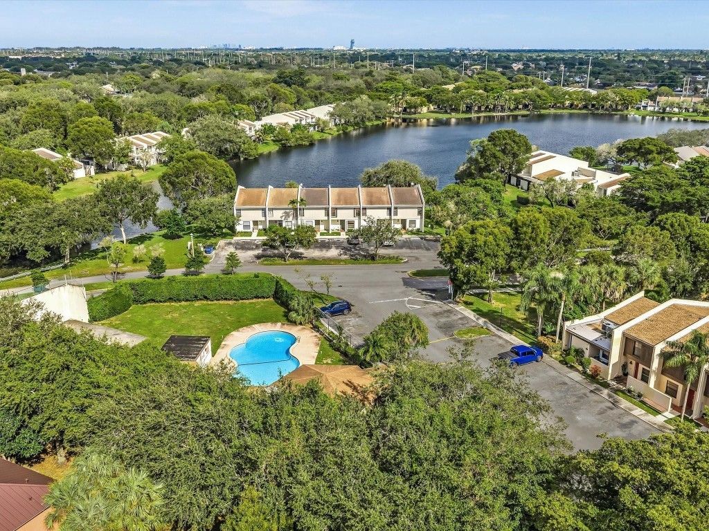 1381 NW 99th Ave, Unit 172, Pembroke Pines, FL 33024 Photo