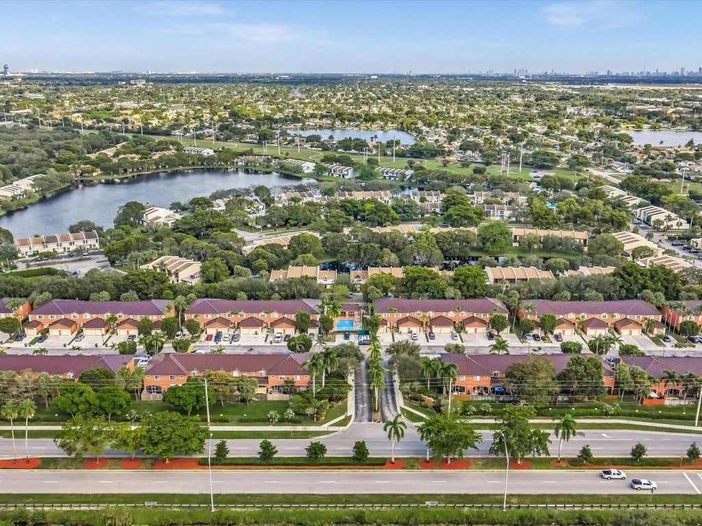 1381 NW 99th Ave, Unit 172, Pembroke Pines, FL 33024 Photo