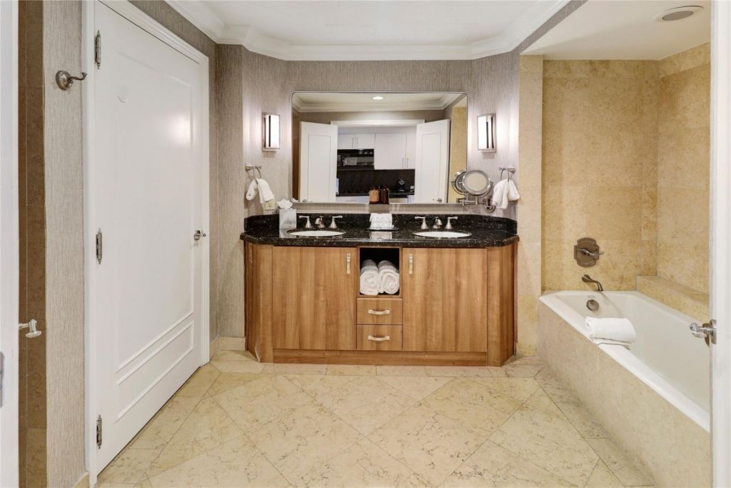 601 N Ft Lauderdale Bch Boulevard, Unit 906, Fort Lauderdale, FL 33304 Photo