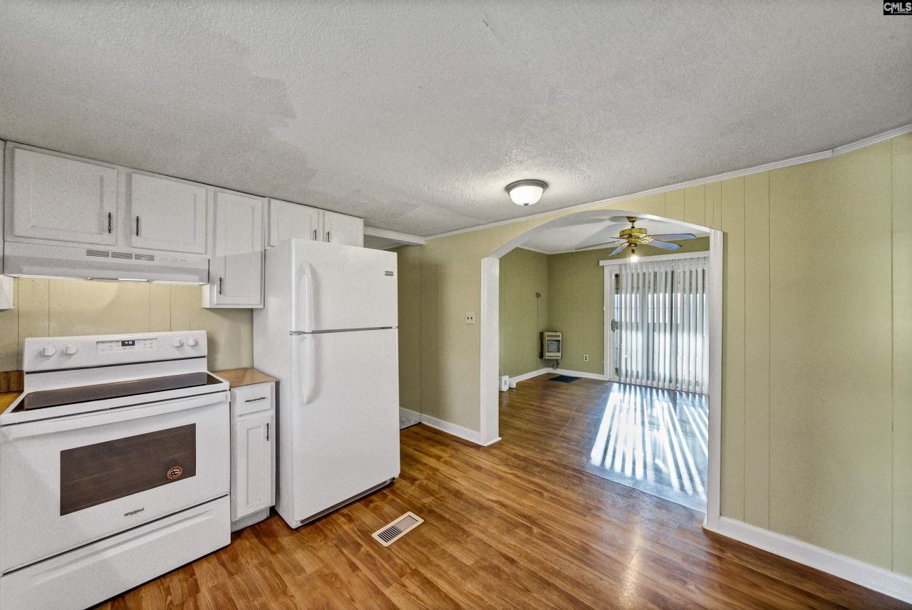 248 Henry Road  Photo 12