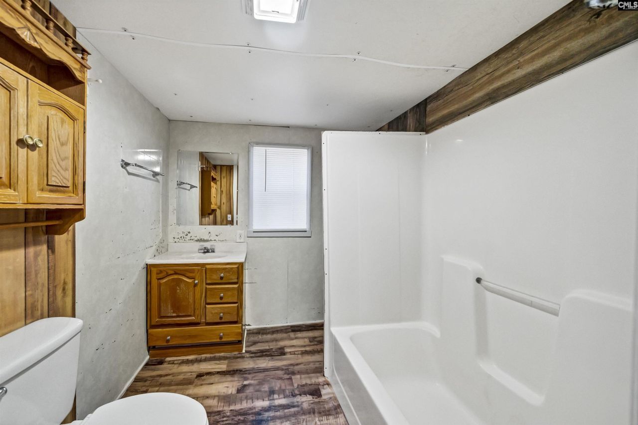 248 Henry Road  Photo 18