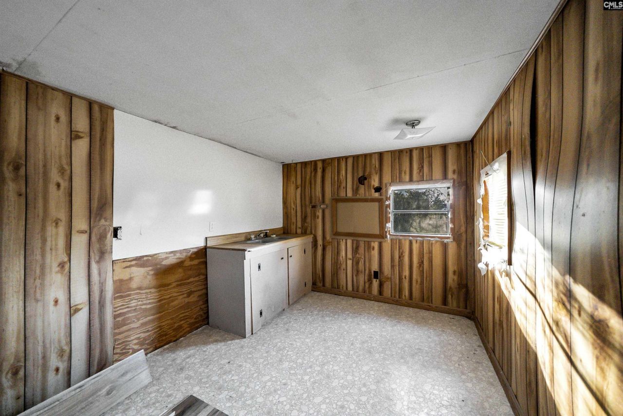 248 Henry Road  Photo 33