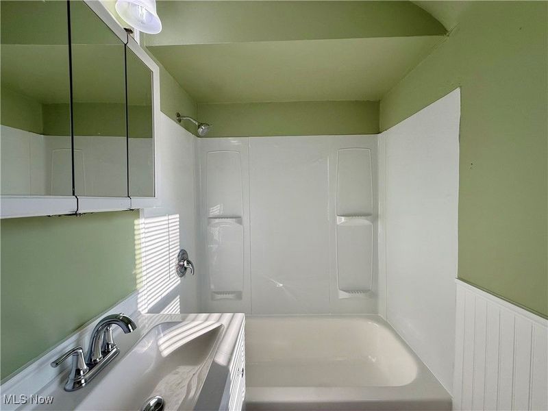 17404 Throckley Avenue, Cleveland, OH 44128 Photo 34