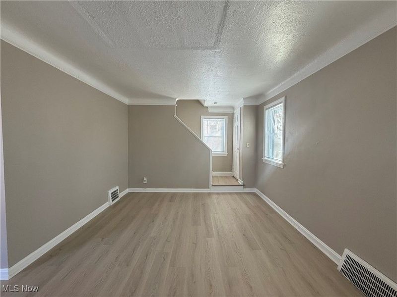 17404 Throckley Avenue, Cleveland, OH 44128 Photo 4