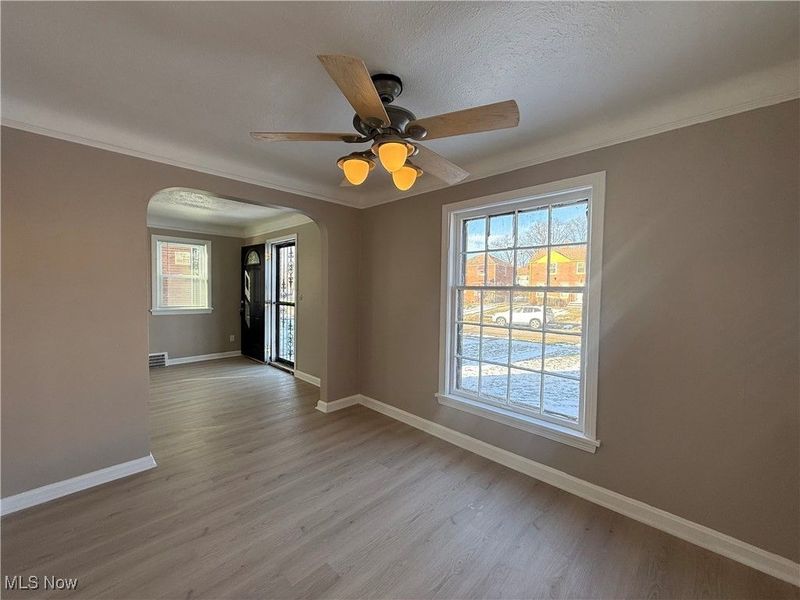 17404 Throckley Avenue, Cleveland, OH 44128 Photo 9
