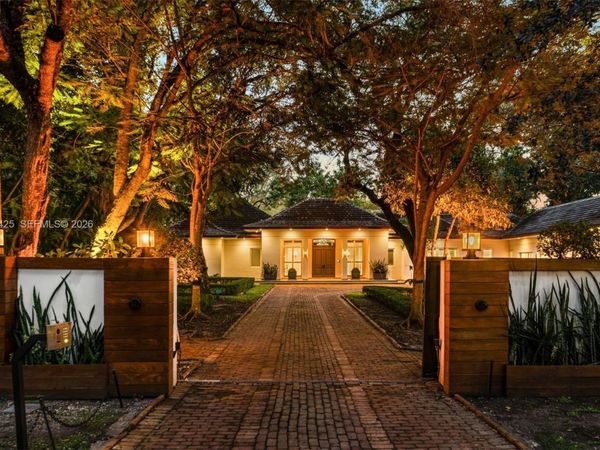 4100 Kiaora St, Miami, FL 33133