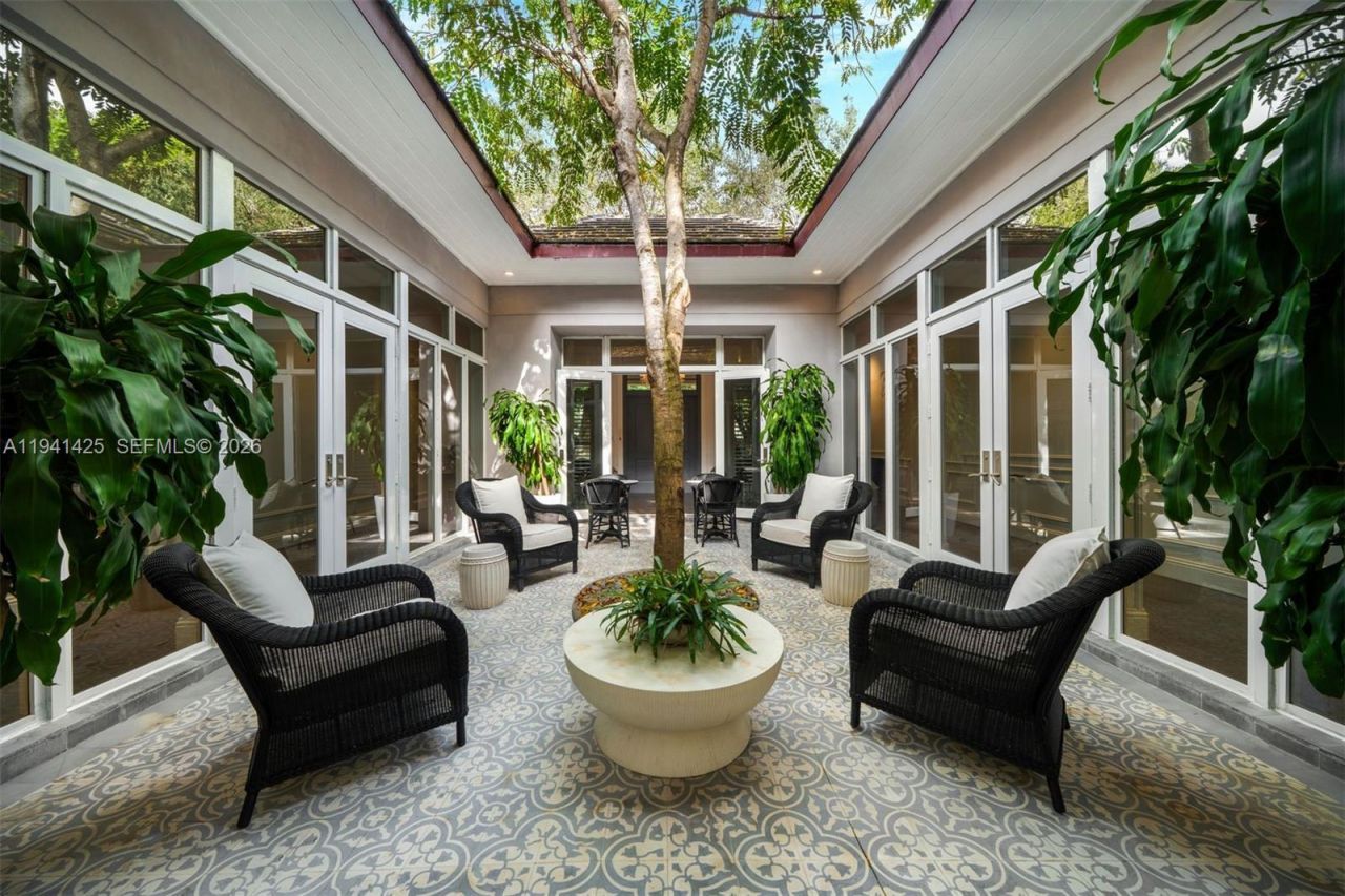 4100 Kiaora St, Miami, FL 33133 Photo