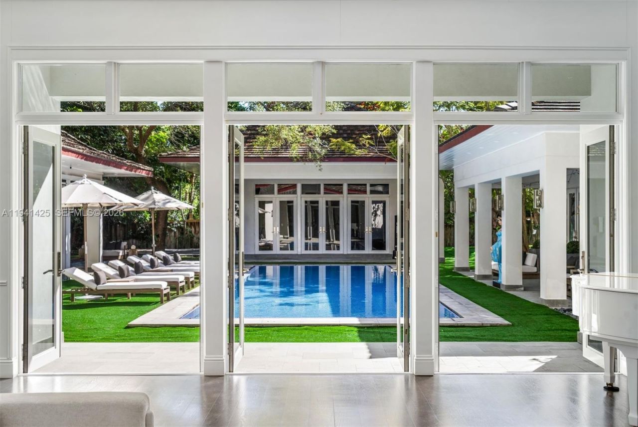 4100 Kiaora St, Miami, FL 33133 Photo