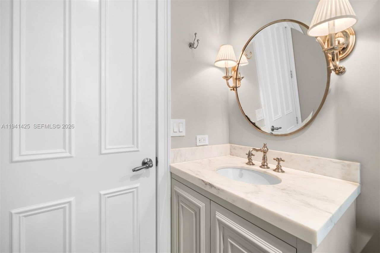 4100 Kiaora St, Miami, FL 33133 Photo