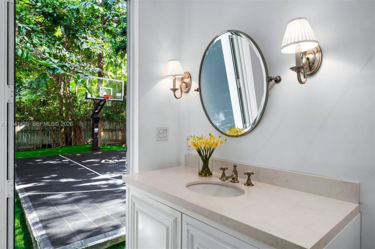 4100 Kiaora St, Miami, FL 33133 Photo