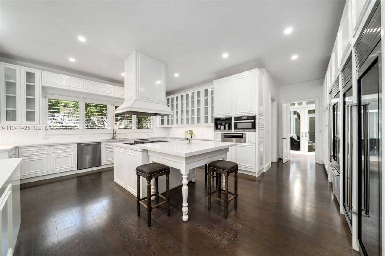 4100 Kiaora St, Miami, FL 33133 Photo