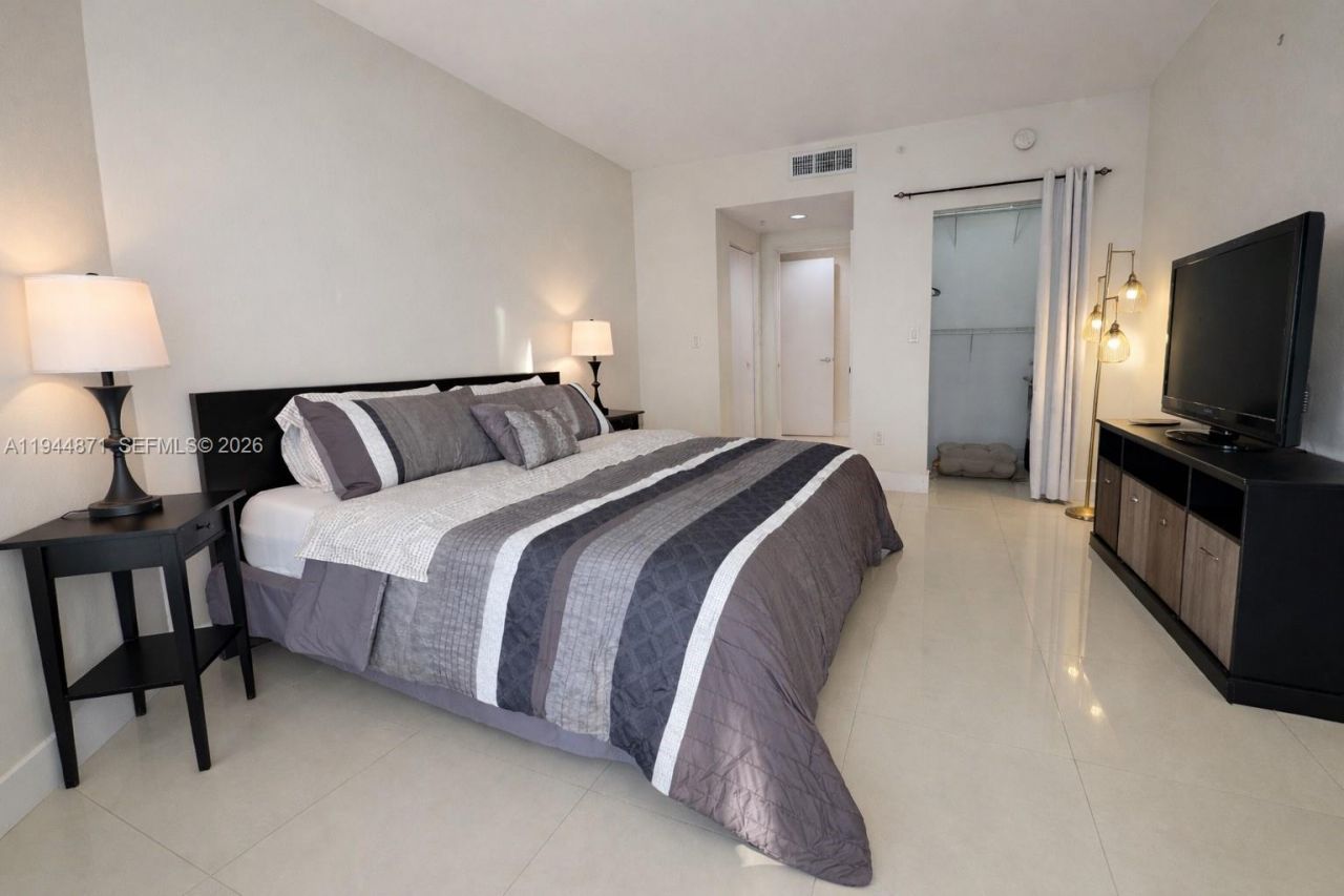 17375 Collins Ave, Unit 1505, Sunny Isles Beach, FL 33160 Photo