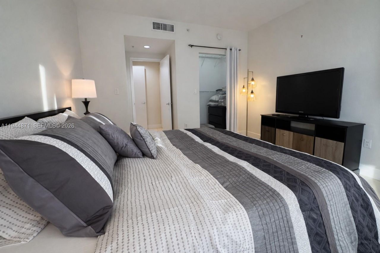 17375 Collins Ave, Unit 1505, Sunny Isles Beach, FL 33160 Photo