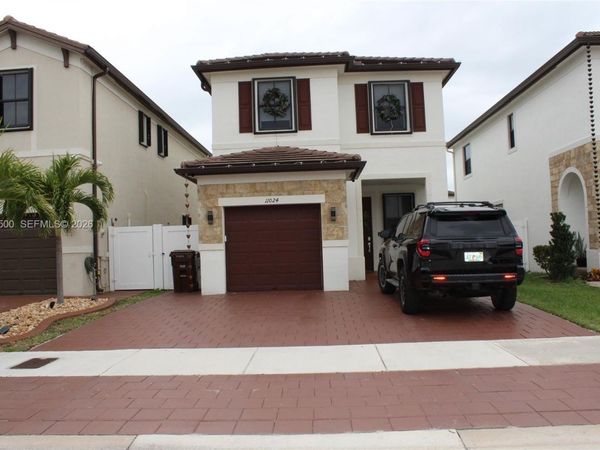 11024 W 35th Ln , Hialeah, FL 33018