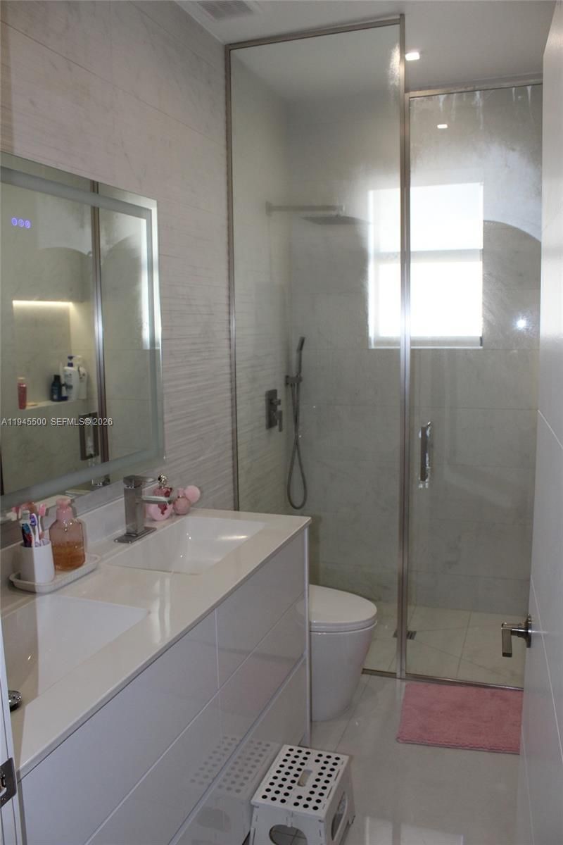 11024 W 35th Ln , Hialeah, FL 33018 Photo