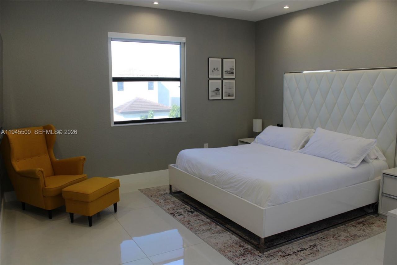 11024 W 35th Ln , Hialeah, FL 33018 Photo