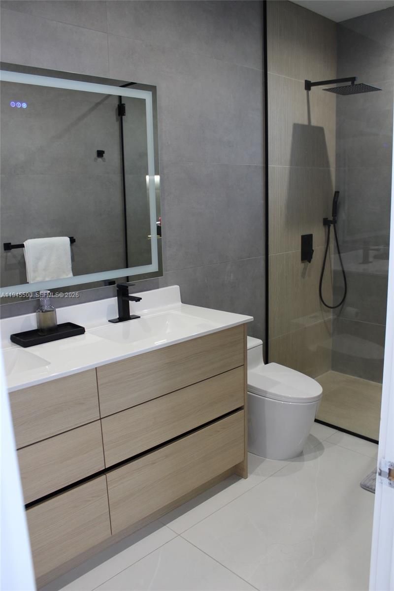 11024 W 35th Ln , Hialeah, FL 33018 Photo