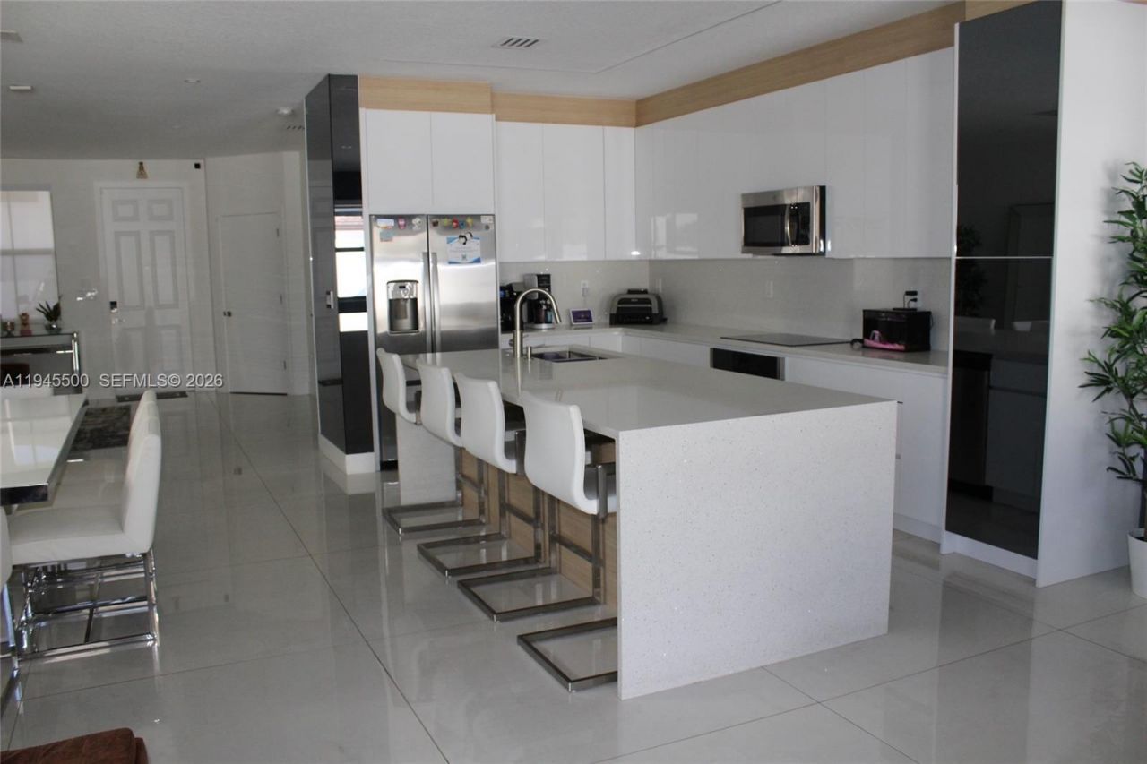 11024 W 35th Ln , Hialeah, FL 33018 Photo