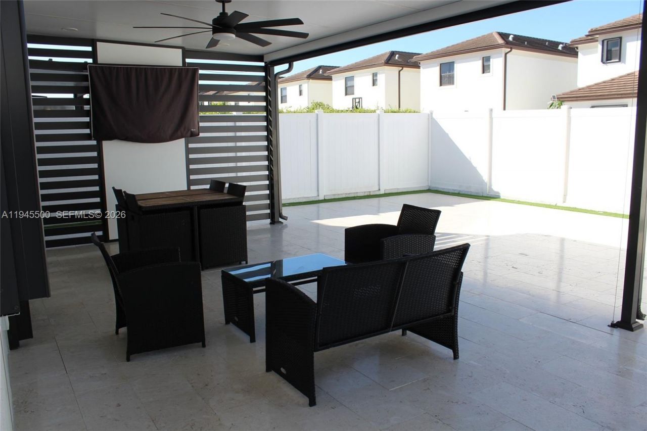 11024 W 35th Ln , Hialeah, FL 33018 Photo